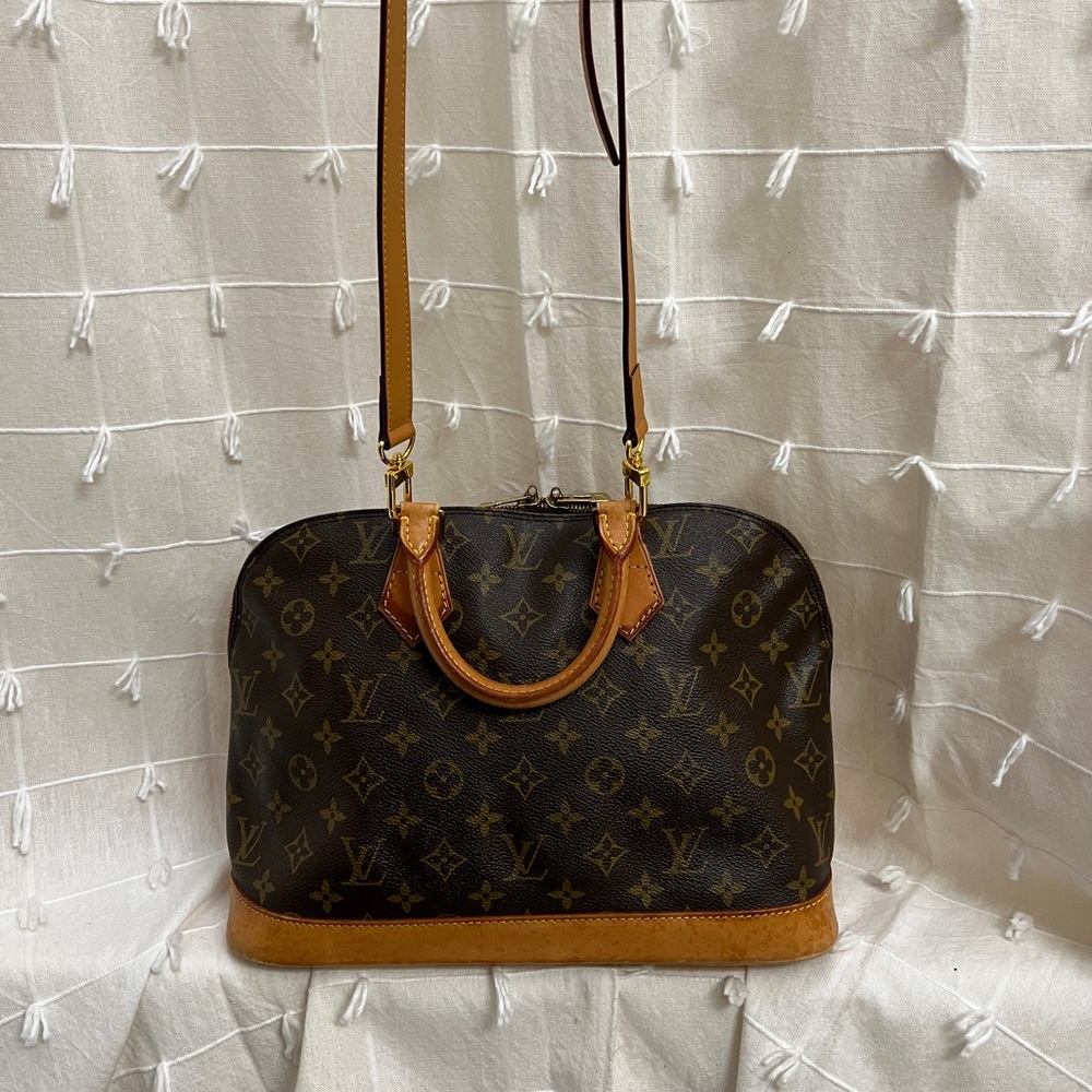 ✨ Louis Vuitton Alma Handbag ✨